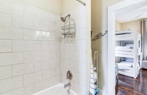 Walk to Beach Galveston Home with Fenced Yard! - Foto 17