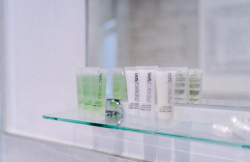 Spacious Modern Chester Home - Great Location - Photo 14