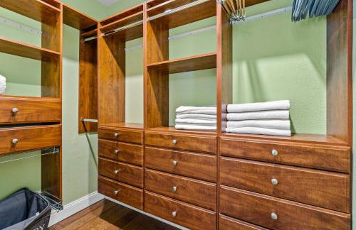 Walk to The Ave- Heated Pool, Spa, Golden Tee and Putting Green - mins to Beach- by Maven Vacation Rentals - Foto 26