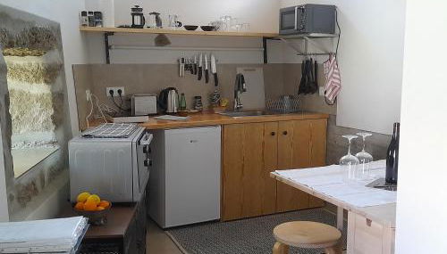 Linden Studio at Terrus Winery - Photo 3, stove, dishwasher, toaster