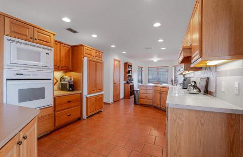 Family Lakefront Home with Large Porch - Foto 19