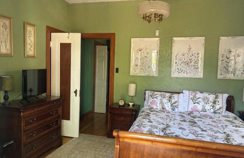 Private Gated Garden Suite in Historic Home, walk to UNM Football and Basketball, UNM and Pres Hospitals - Foto 3