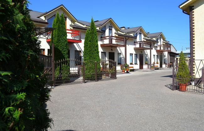 Townhouse Park & House - Photo 1