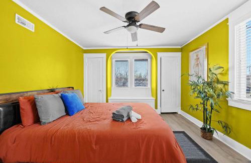 Cozy & Creative Top Unit in Lou's Arts District - Foto 22