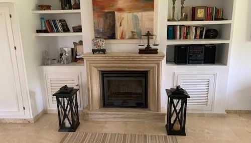 Nice villa with a garden - Photo 2