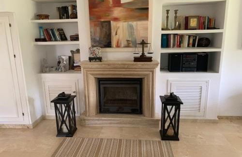 Nice villa with a garden - Photo 2