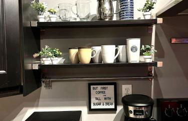 Spacious 4BR Retreat Yard, BBQ & Prime Location - Foto 10