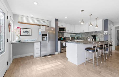 Stunning Beach Home - large patio, parking, ac & dog friendly! - Foto 67