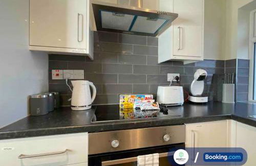 Modern 1 bedroom flat with free parking - Photo 7