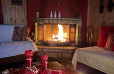 Traditional Wooden Apartment - Photo 1