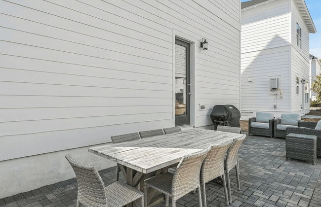 Nacho Beach House by Avantstay Inlet Beach Sleeps 10 + Pool - Photo 61