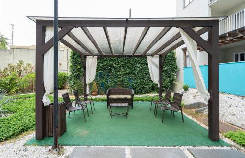 Apto em Barra Velha 340m da PRAIA com SACADA com CHURRASQUEIRA, AR CONDICIONADO WI-FI, PISCINA, PORTARIA 24h, ACADEMIA MINI MERCADO e vaga de GARAGEM - Photo 4