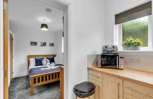 Garden Lodge With Parking By My Getaways - Foto 16