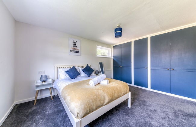 Contemporary 4 Bedroom Detached House With Parking and City Links - Foto 3