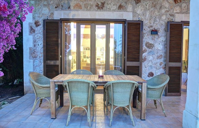 Exquisite Villa With Views - Photo 31