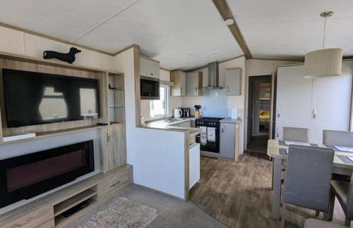 Beautiful Pet Friendly Southerness Caravan With Sea View & Decking Area - Foto 11
