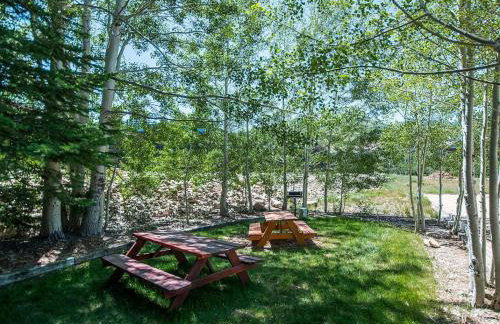 Dont miss the Main level Cozy Winter Retreat - Photo 32