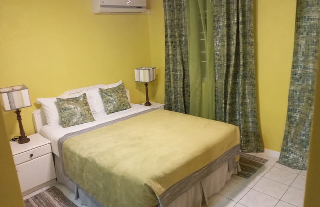 Cumber's Tropical Apartments - Foto 12