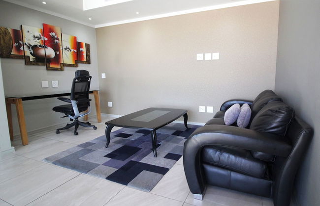 Sandton Smart Apartment Sixteen - Photo 17