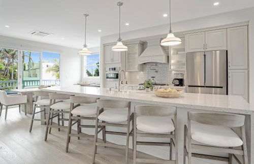 Coastal retreat near the beach w Panoramic Ocean Views, Rooftop Deck, & Firepit - Foto 7