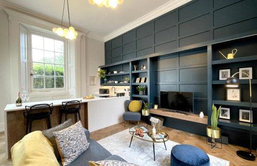 Beautiful old bank in Bakewell - Photo 2