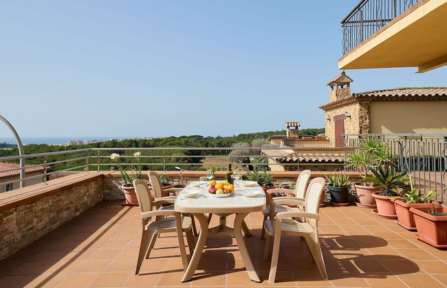 Marina in Blanes With 6 Bedrooms and 4 Bathrooms - Photo 22