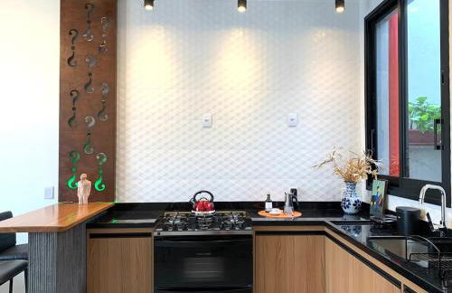 Casa linda, ótima localização, 2 vagas de garagem - Foto 19