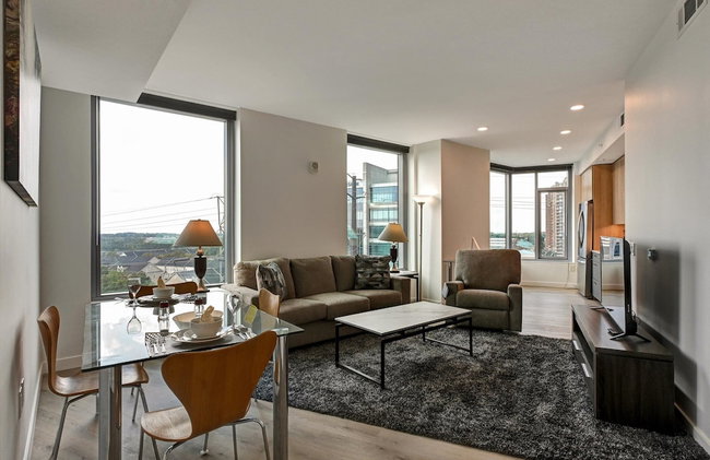 Global Luxury Suites at Town Center - Photo 51