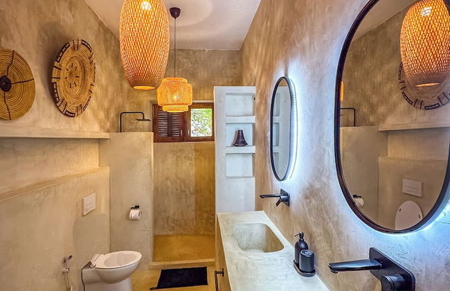 Solymar Staffed Beach Front Villa - Photo 70