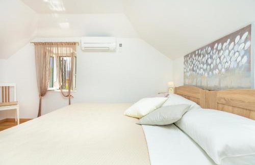 The Loft - Photo 26