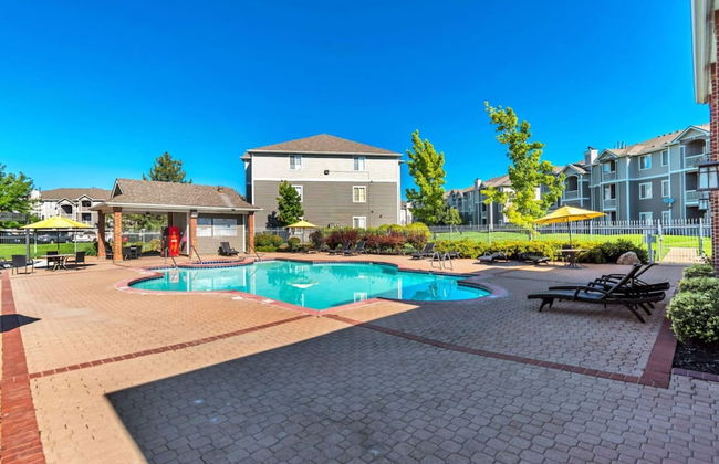 1st Fl King Beds Pool Garage - Near AFB - Foto 29