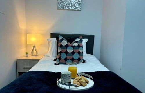 Eskdale Townhouse- Spacious 4BR ,Crawley, Free Wifi, Parking, fully equipped, contractor friendly, temporary relocations welcome, near Gatwick Airport - Foto 20