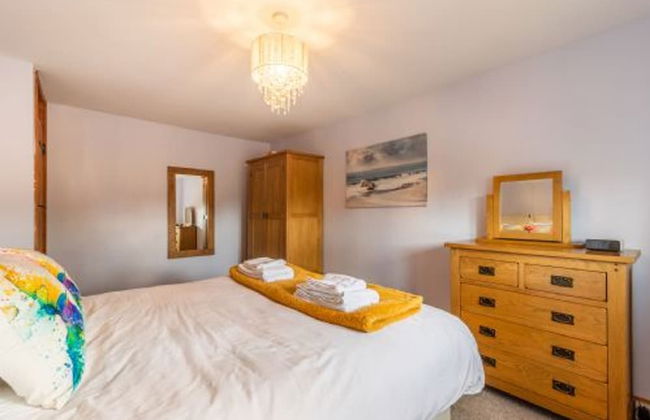 Host Stay Honeysuckle Cottage - Photo 13