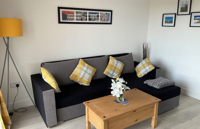 Charming 2-bed Cabin in Inverness, Scotland - Photo 12