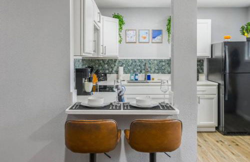 Mid century APT, KING bed + desk - Foto 10