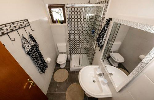 Apartments by the Beach with Pool and Lounge Beds - Miral Apartments - Foto 66