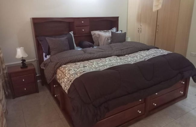 Captivating 3-bed Villa - Photo 4