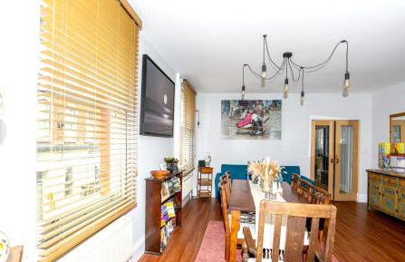 Marketplace Glastonbury - Photo 14