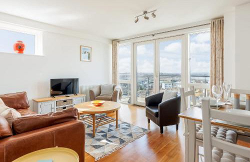 A Wave From It All - Extensive Harbour Views from Wrap-Around Balcony - Foto 1