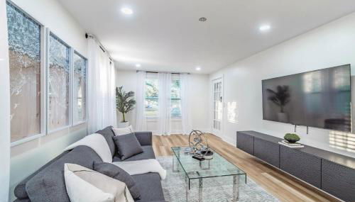 Designer Sun Filled Condo - Walk to Town - Photo 4