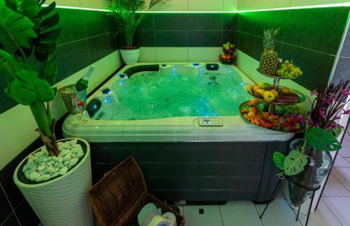 Apartment By the Way Hot Tub and Free Parking - Photo 6