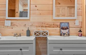 Cozy Cinema Cabin - Hot Tub and More - Foto 76