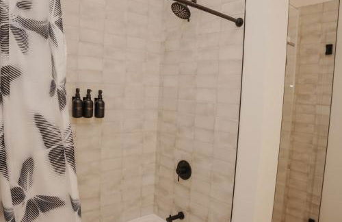 River North Private Balcony With In and Out Parking - Foto 18