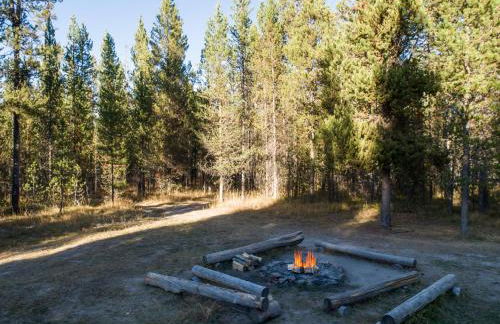 Grey Wolf Retreat by KABINO Sleeps 20 Commercial Kitchen Fire Pit WiFi Bunk Beds - Foto 33