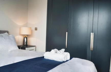 London City Island 1 Bedroom Luxury Apartments, Private Balcony - Photo 8