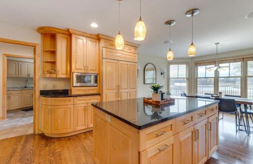 Luxe Long Lake Estate! Courts, Pool and Game Room - Foto 20