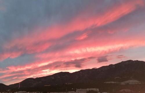 Apartamento con terraza, vistas playa y montaña - Foto 50