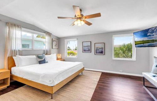 Steps to Beach, Pool, Backyard Oasis, Game Room - Foto 7