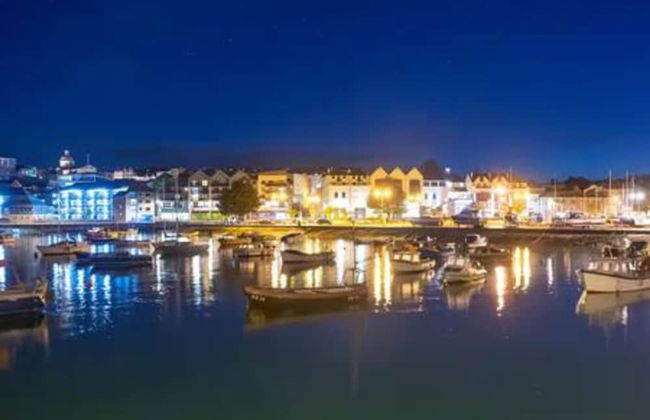 Harbourside Apartment With Seaviews and Parking - Foto 1