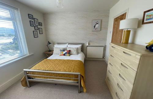 Beautiful 2 bedroom apartment with estuary views - Photo 10